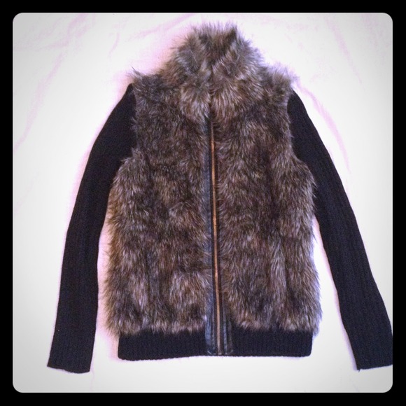 Reduced! Faux fur zip up sweater