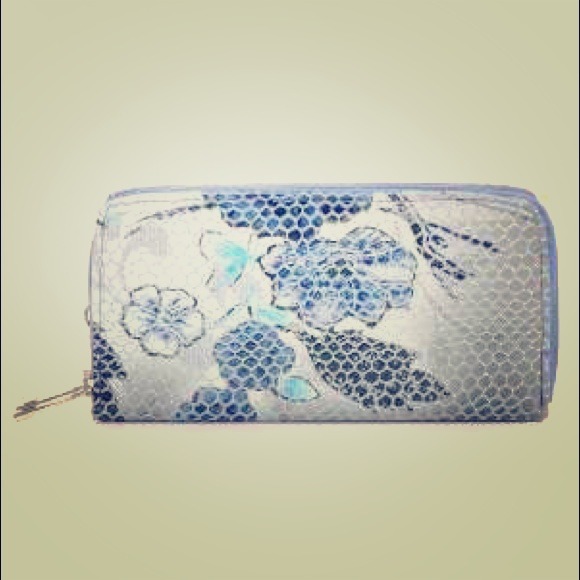 💥NEW IN STOCK💥ADORABLE ZIP CLUTCH - Picture 1 of 4