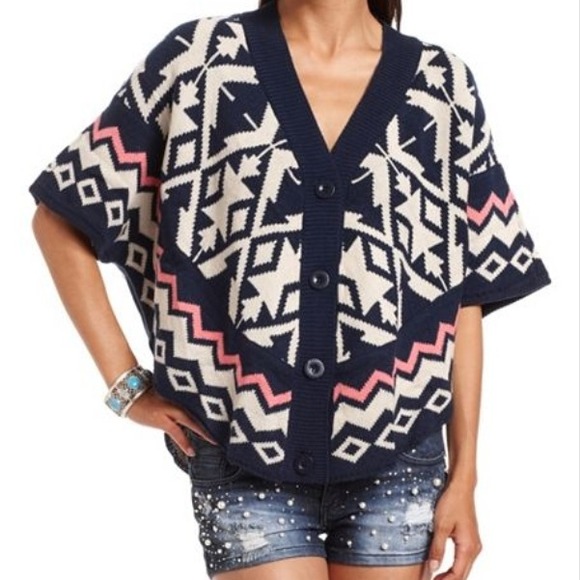 NWOT!! Trendy poncho ! 🎀❗️SALE❗️