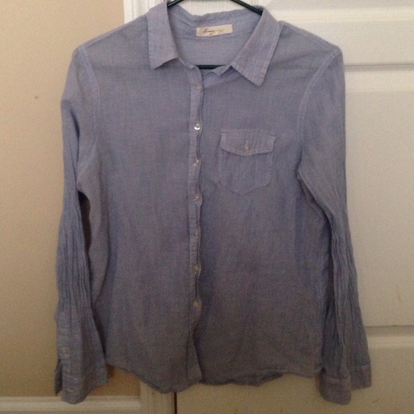 ❌❌SOLD❌❌Blue/white Pinstripped Button up