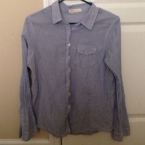 ❌❌SOLD❌❌Blue/white Pinstripped Button up