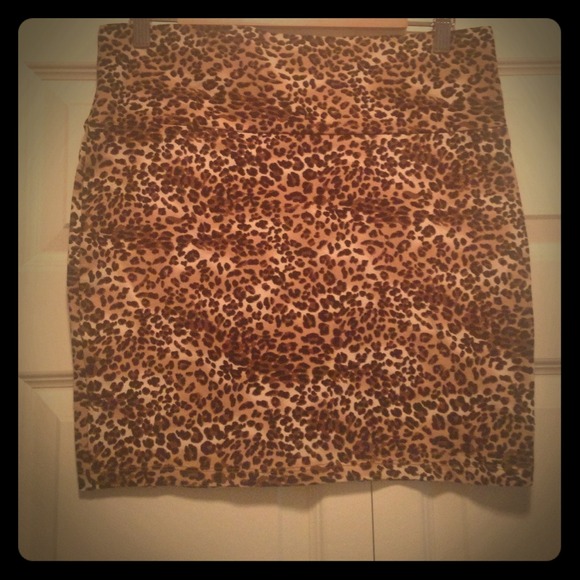 💖 REDUCED!!! NWOT body con skirt 💖