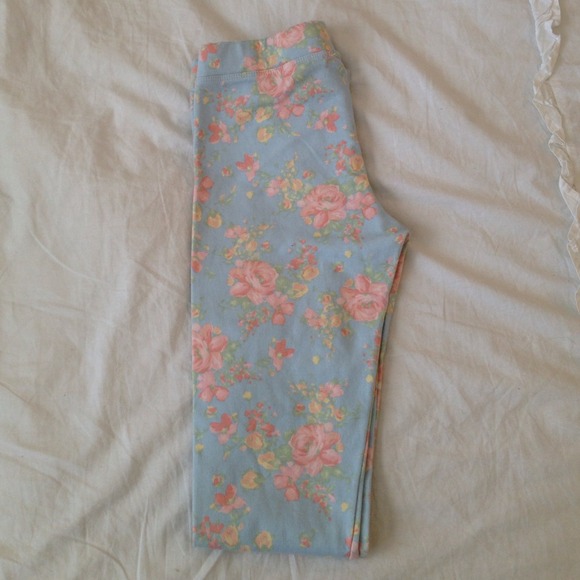 Brandy Melville floral print leggings