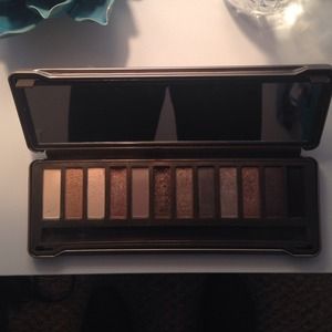 Naked two pallet
