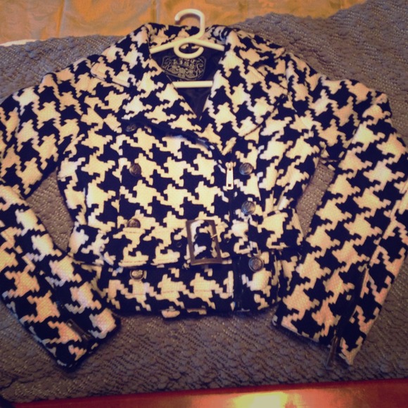 🌟REDUCED 💋ADORABLE houndstooth cropped peacoat!