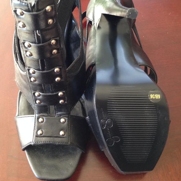 Jessica Simpson sandals 20% off - Picture 2 of 3