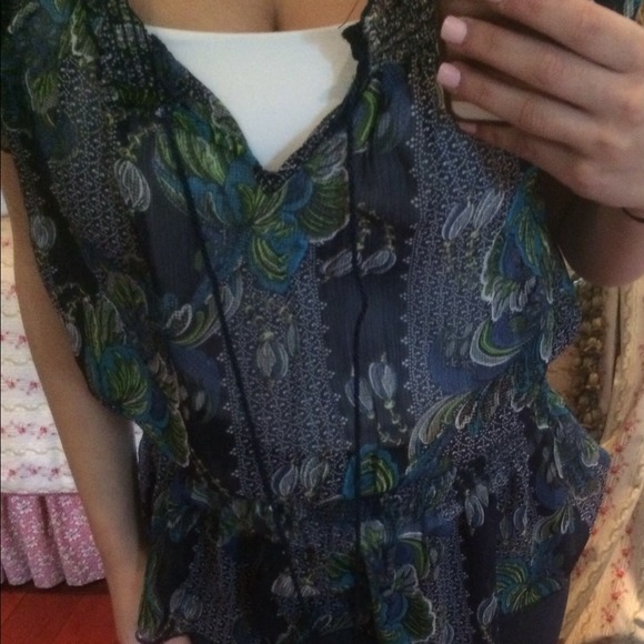Cute blue patterned top!! - Picture 4 of 4