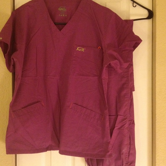 iguana med scrub set