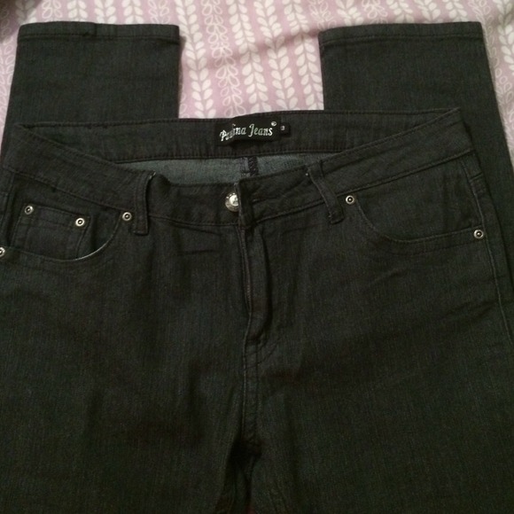 2 Jeans 1 Khaki