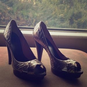 BCBG MaxAzria Snakeskin heels - Gorgeous