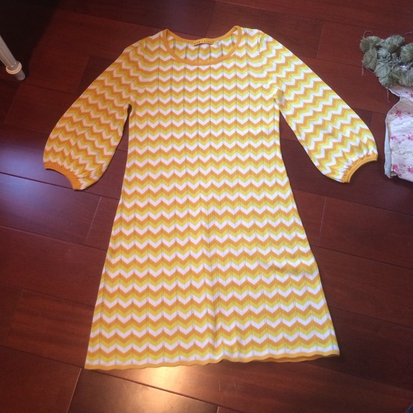 Alice+Olivia size S dress! Yellow and white!