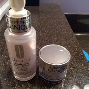 Clinique repair wear laser focus set