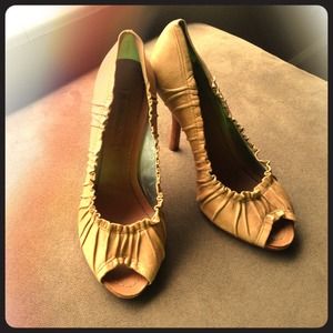 BCBG MaxAzria leather pumps