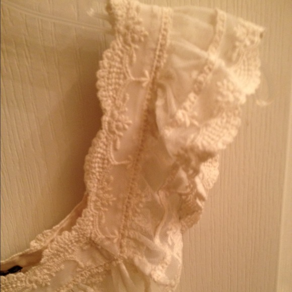 Lace and Ruffles Flowy Top - Picture 3 of 3