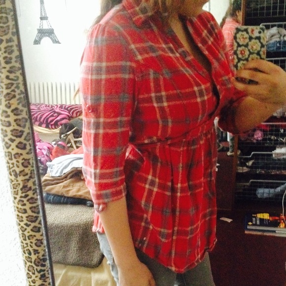 Red top - Picture 2 of 4