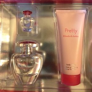 Elizabeth Arden "Pretty" perfume 🎀