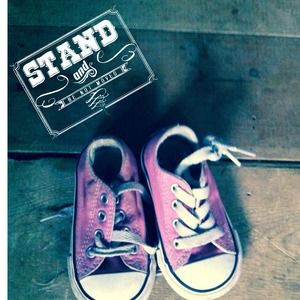 Toddler pink converse