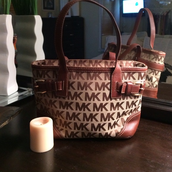 Beautiful Michael Kors Monogram Purse