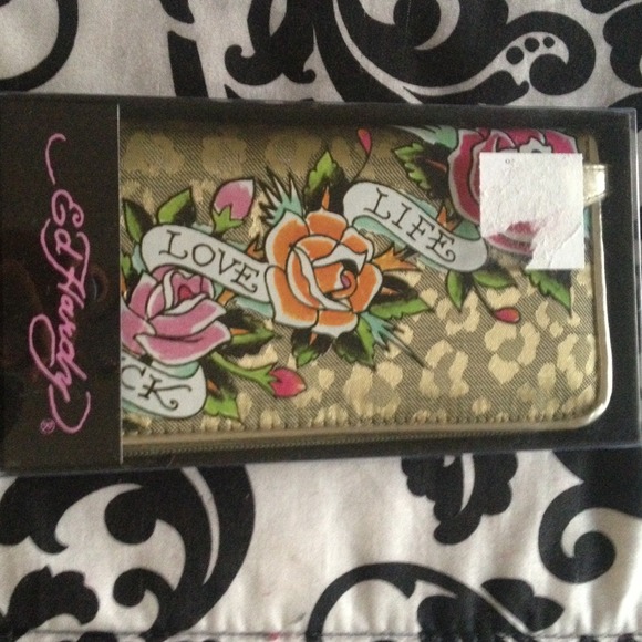 Ed hardy wallet 💛