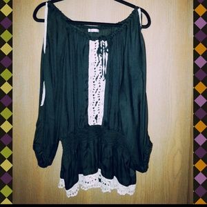 Black & White gorgeous peasant shirt sz XL