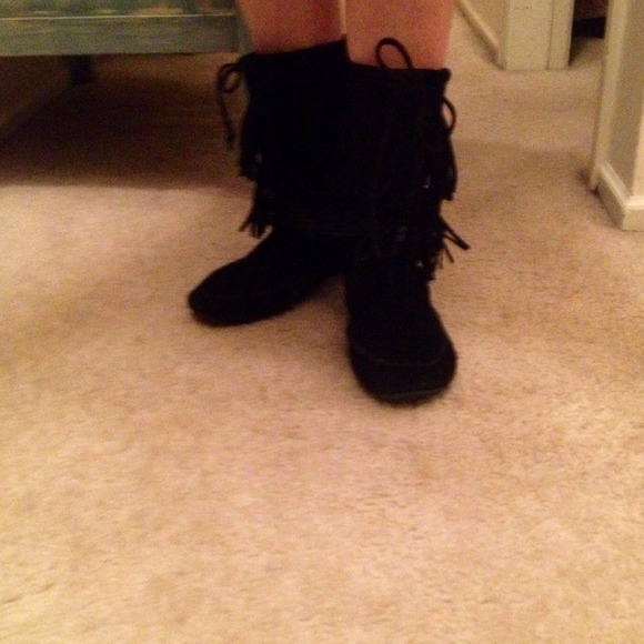 Minnetonka Boots - Black fringe moccasin🎉🎉SOLD❤❤