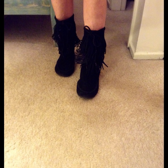 Black fringe moccasin🎉🎉SOLD❤❤ - Picture 2 of 3