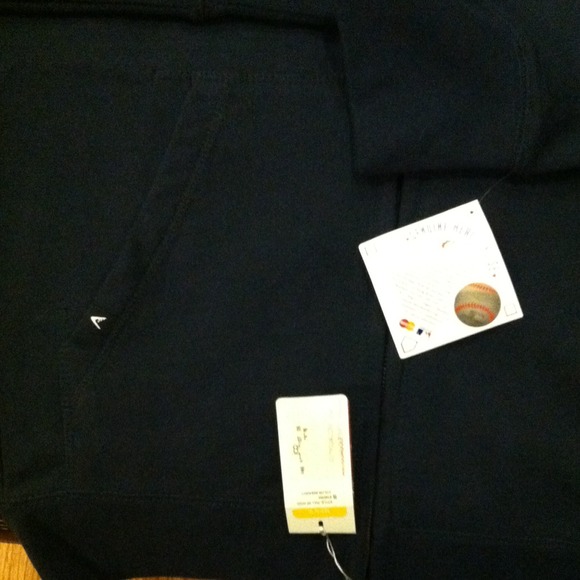 SOLD AS A BUNDLEMen's / women's Red Sox Sweatshirt - Picture 3 of 4