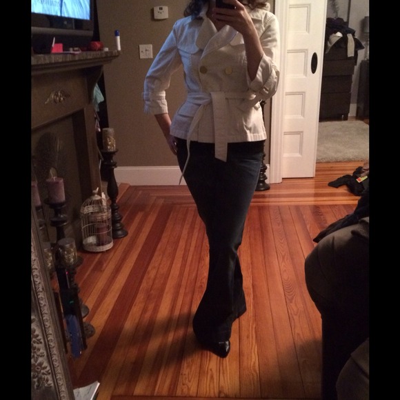 *SOLD* Ann Taylor White Denim Jacket - Picture 3 of 4