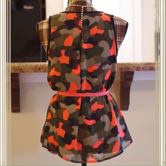 NWT Camouflage Two Layer Tank Sz Small - Picture 2 of 2