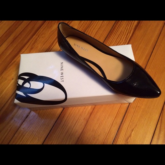 **SOLD** Nine West Naughty Flats