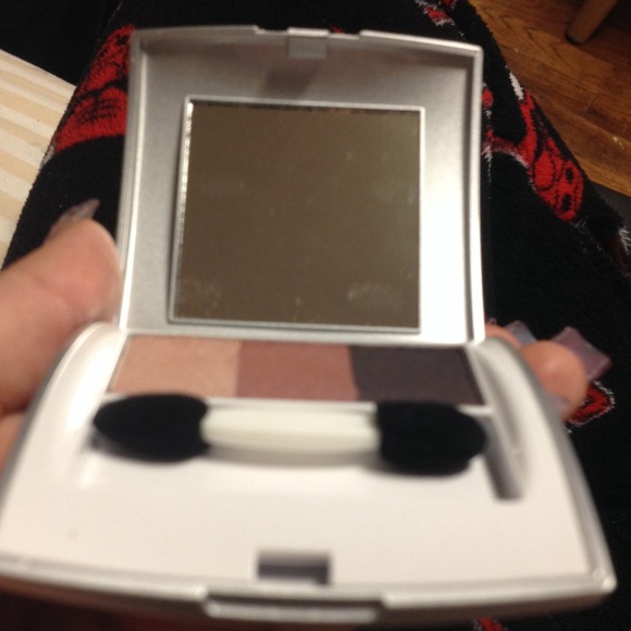 NEW Jafra Tri Powder Eye Shadow - Picture 2 of 4