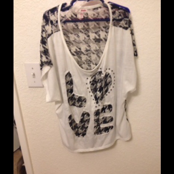 bongo Tops - NWOT love wing top