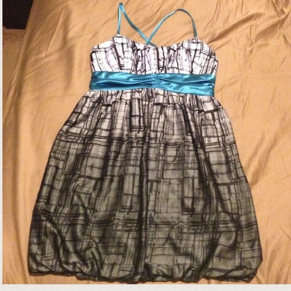 Dresses & Skirts - Black and white blue dress