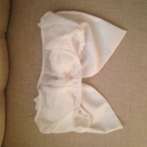 ⚡CLEARANCE⚡🎀Oversized Bow- Bandeau Top🎀 - Picture 3 of 4