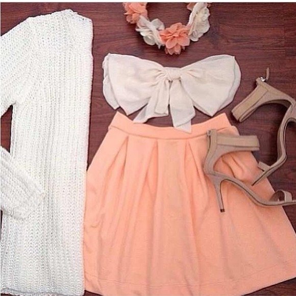 ⚡CLEARANCE⚡🎀Oversized Bow- Bandeau Top🎀 - Picture 4 of 4