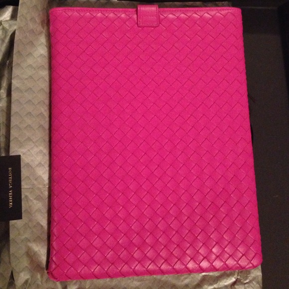 💯% AUTHENTIC BOTTEGA VENETA IPAD CASE - Picture 3 of 6