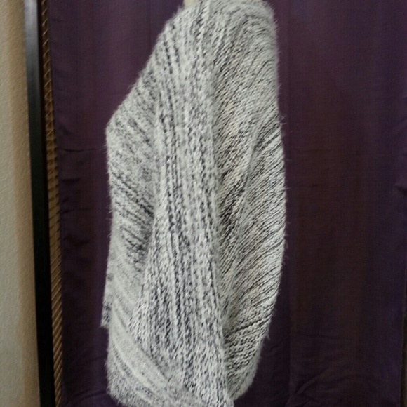 sweaters - Picture 3 of 4