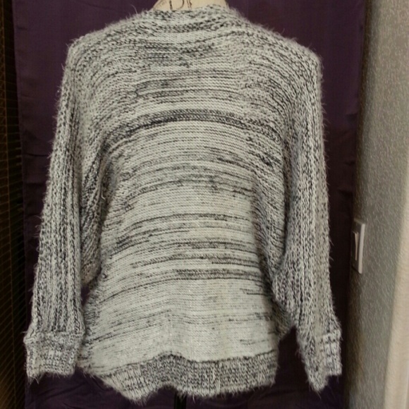 sweaters - Picture 4 of 4
