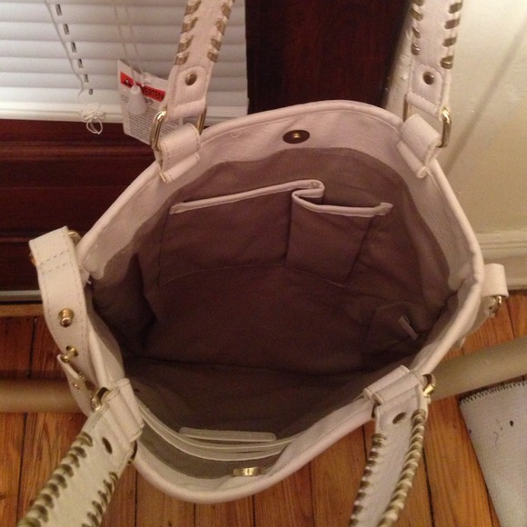 Beautiful white fringe Steve Madden purse - Picture 3 of 4