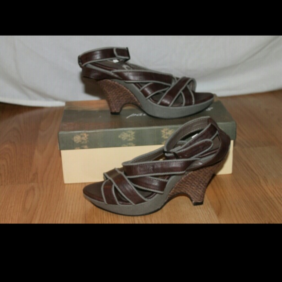 Olive and dark brown woven strappy wedges