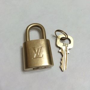 💯Authentic Louis Vuitton 322 patlock&key