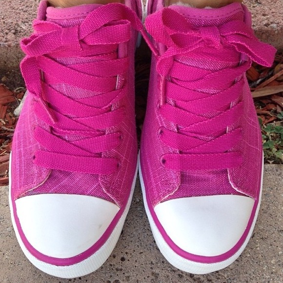 Pink sneakers, super comfy UGG