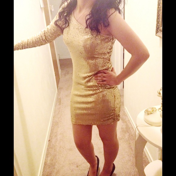 One shoulder gold sequin dress