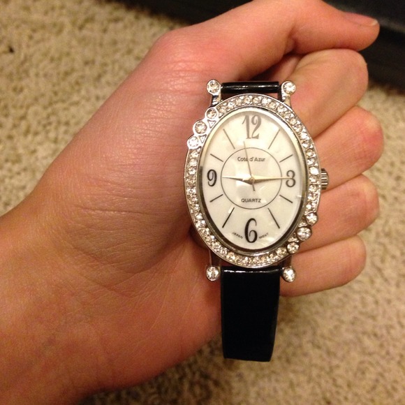 Gorgeous, simple but chic Côte d'Azur black watch!