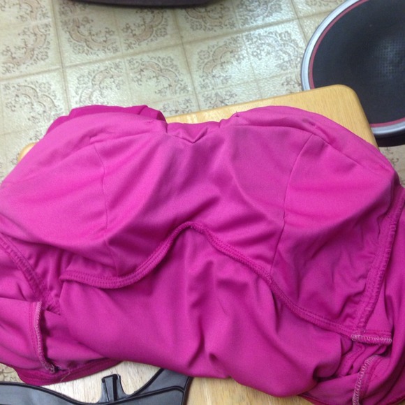 Hot pink/ fucia dress. Great for a party or dance! - Picture 4 of 4