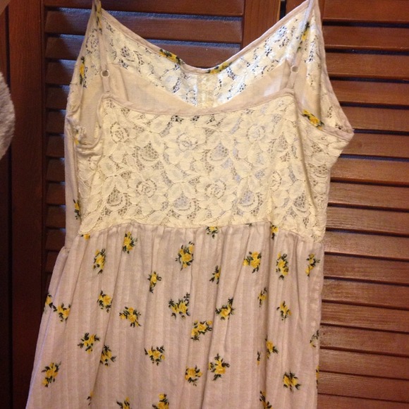 Little fun floral dress with lace top! - Picture 3 of 4