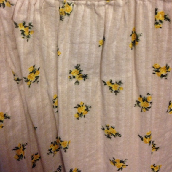 Little fun floral dress with lace top! - Picture 4 of 4