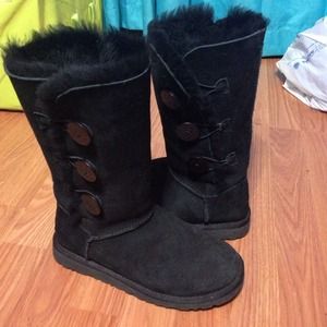 Black ugg boots