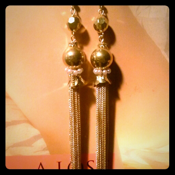 Golden globe gold chain pearl bellflower earrings