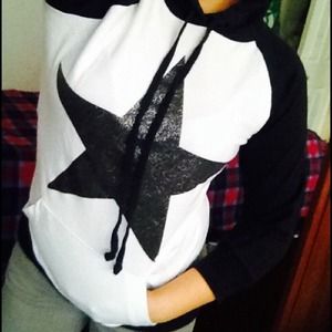 Black/white sweater, 3/4 sleeve